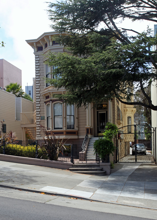 1050 Dolores St in San Francisco, CA - Foto de edificio - Building Photo