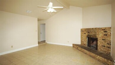 7409 Meadow Creek Dr in Fort Worth, TX - Building Photo - Building Photo
