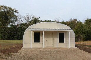 54 Davis St in Defuniak Springs, FL - Building Photo