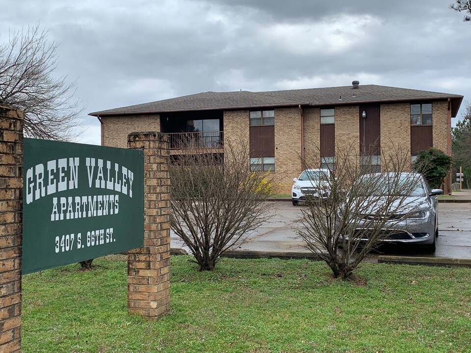 Green Valley Apartments in Fort Smith, AR - Building Photo