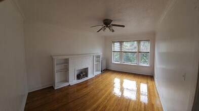6858 S. Merrill, Unit 1 in Chicago, IL - Foto de edificio - Building Photo