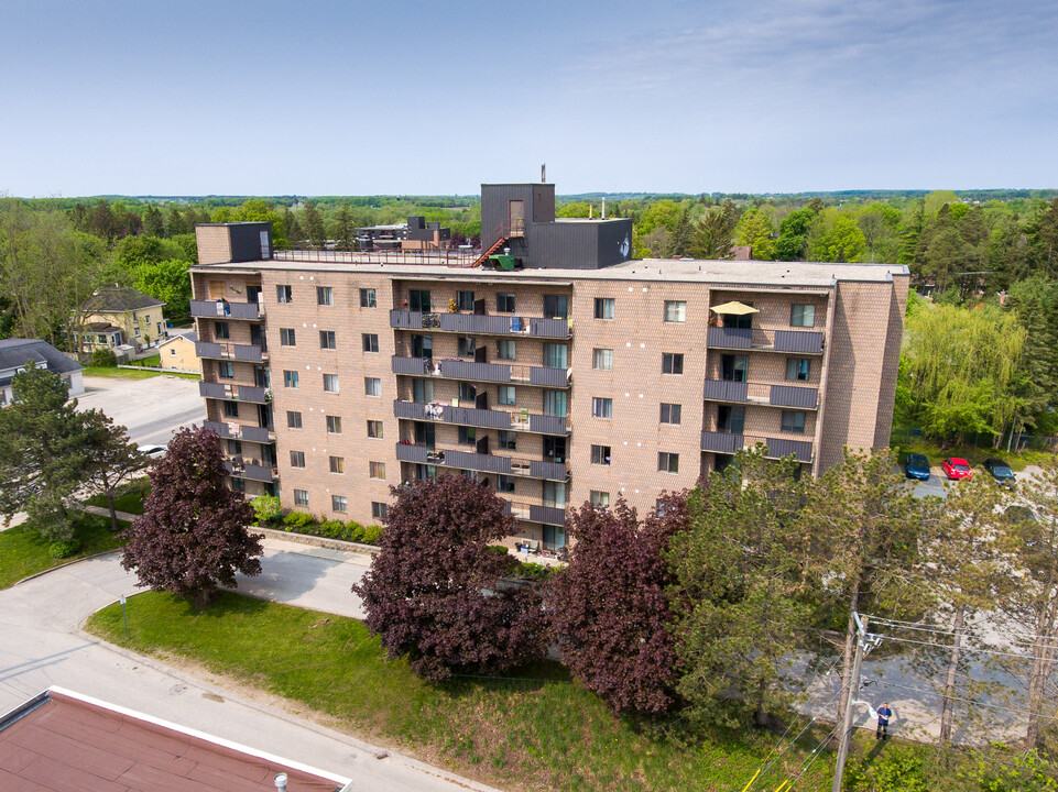 Riverside Towers in Hanover, ON - Building Photo