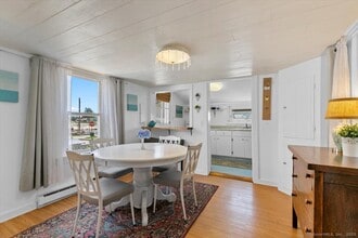 8 Hill Ave in Stonington, CT - Building Photo - Building Photo