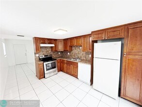 214 SW 1st St in Pompano Beach, FL - Building Photo - Building Photo