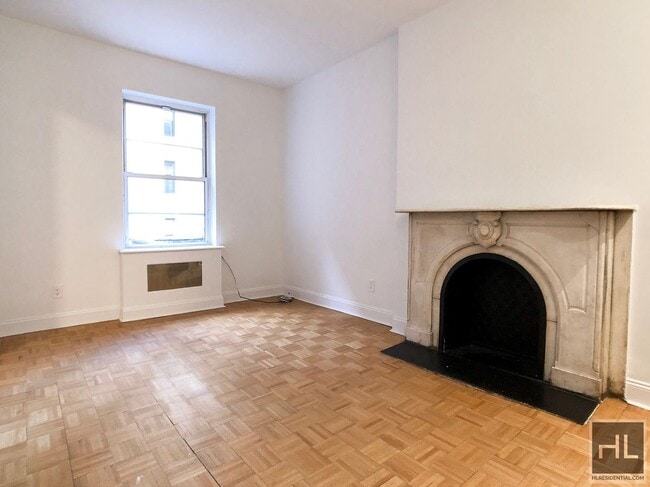 EAST 72 STREET in New York, NY - Building Photo - Building Photo