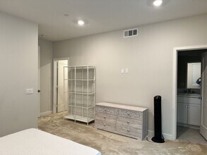 567 Catalonia in Lake Forest, CA - Building Photo - Building Photo