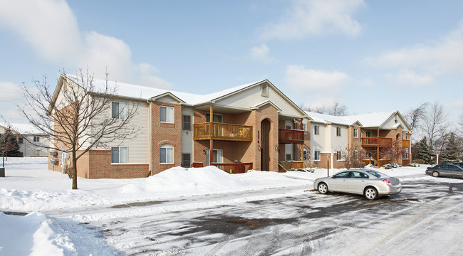 Stadium Meadows in Ypsilanti, MI - Building Photo - Building Photo