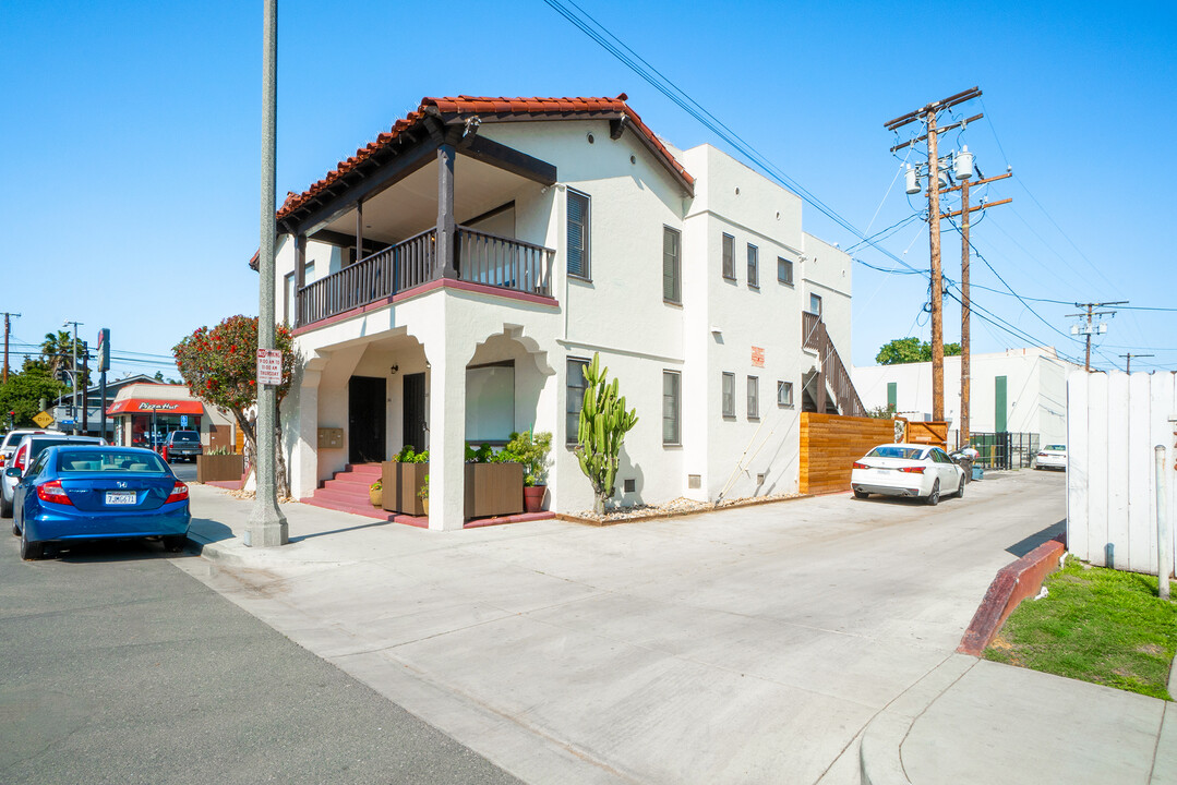 358 Orange Ave in Long Beach, CA - Building Photo