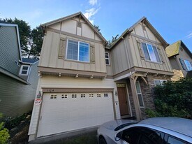 1104 SE Roundelay St in Hillsboro, OR - Building Photo