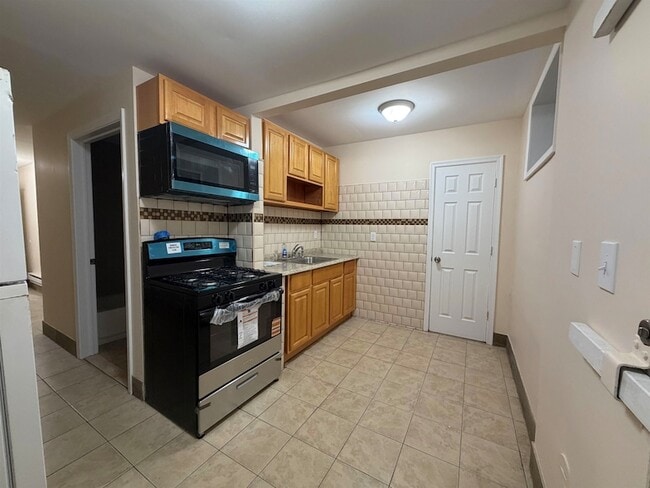 83 Wilkinson Ave in Jersey City, NJ - Building Photo - Building Photo