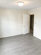 241 Candia Rd in Manchester, NH - Building Photo - Building Photo