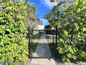 1717 Jackson St-Unit -B in Hollywood, FL - Building Photo - Building Photo