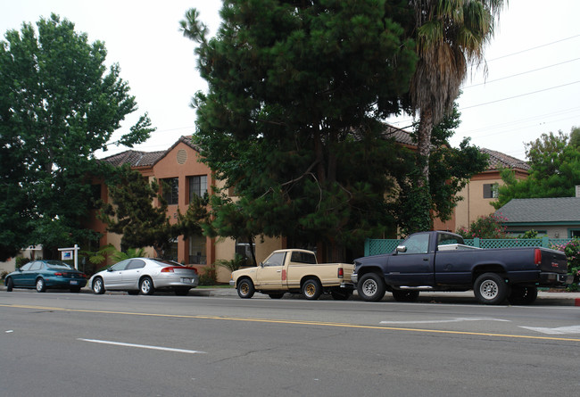 2123 Garnet Ave in San Diego, CA - Building Photo - Building Photo