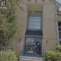 95 Trailwood Dr in Mississauga, ON - Building Photo