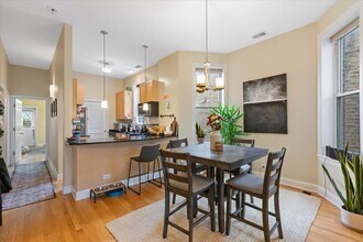 2041 W Potomac Ave, Unit 2 in Chicago, IL - Building Photo - Building Photo