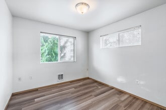 Broadway Apartments in Bellingham, WA - Building Photo - Interior Photo