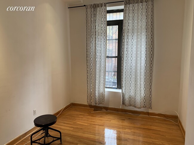 268 W 132nd St-Unit -: 1 in New York, NY - Building Photo - Building Photo