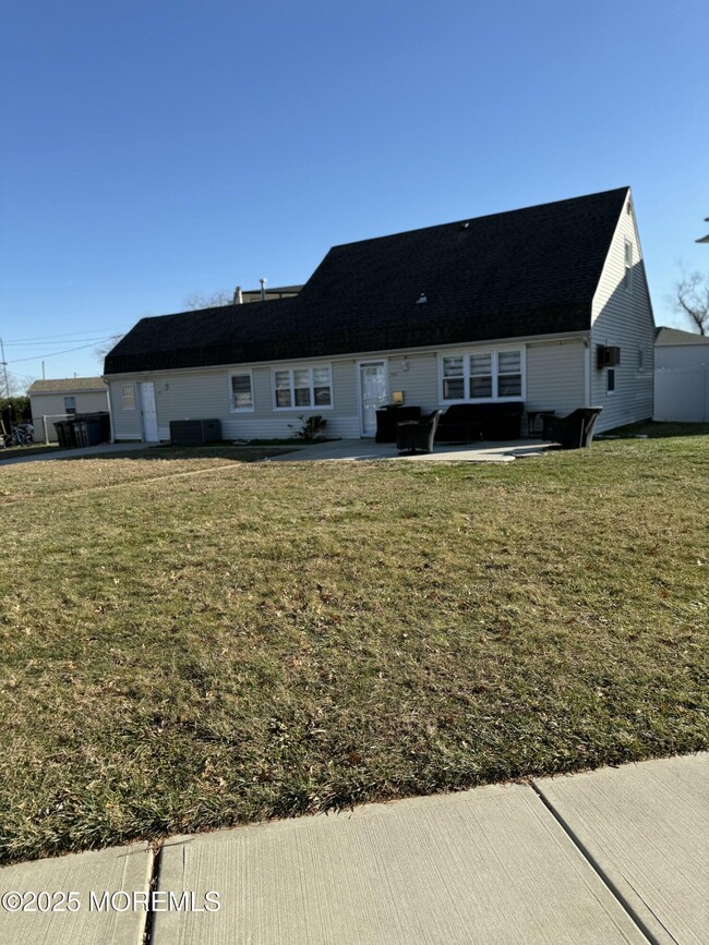 property at 987 Woodgate Ave