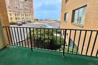 295 Lynn Shore Dr, Unit 105 in Lynn, MA - Building Photo - Building Photo