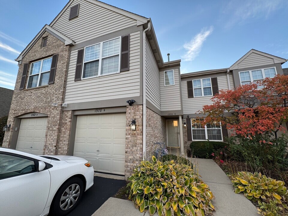 1978 Gary Ct in Schaumburg, IL - Building Photo