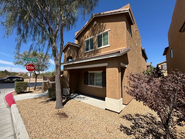 10068 Emerald Edgewater Ct in Las Vegas, NV - Building Photo - Building Photo