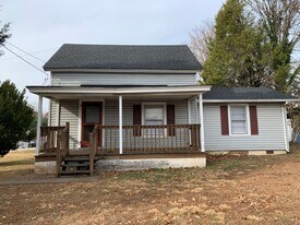 4598 S Amherst Hwy in Madison Heights, VA - Building Photo