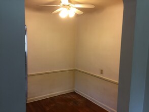 2440 Losantiville Ave, Unit 3 in Cincinnati, OH - Building Photo - Building Photo