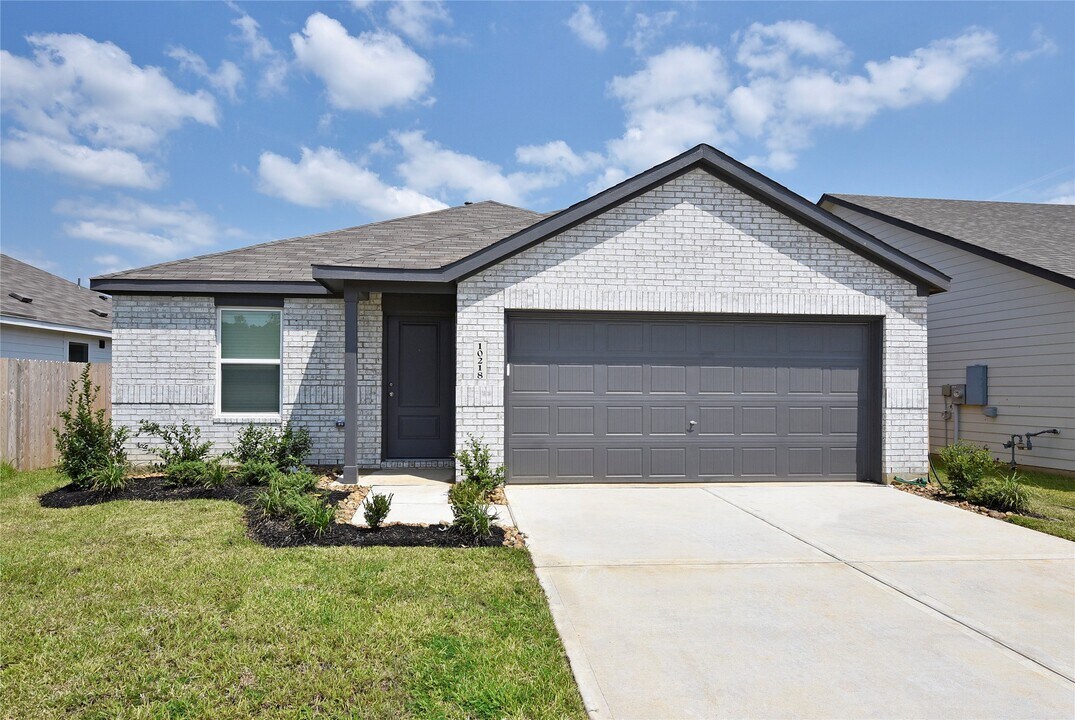 10218 Prairie Dunes Ln in Cleveland, TX - Building Photo
