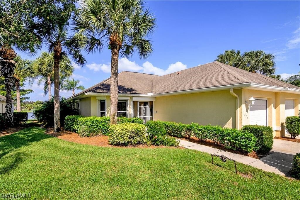 3675 Stone Way in Estero, FL - Foto de edificio