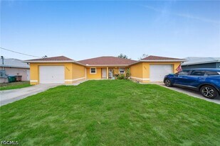 2033 Andalusia Blvd in Cape Coral, FL - Building Photo