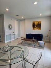 10222 NW 64th Way in Doral, FL - Building Photo - Building Photo