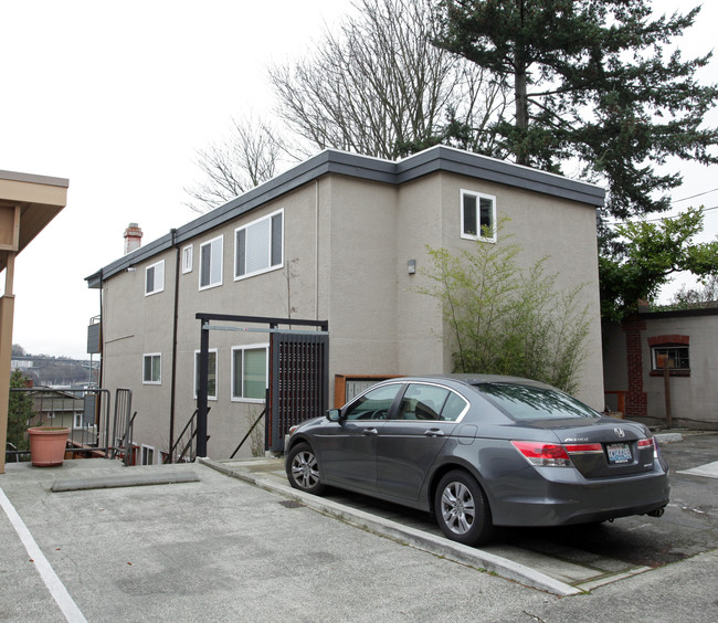 2366 Yale Ave E in Seattle, WA - Foto de edificio - Building Photo