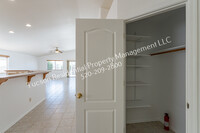 2439 W Rousseau St photo'