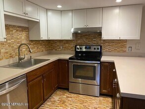 10358 Big Tree Ln in Jacksonville, FL - Building Photo - Building Photo