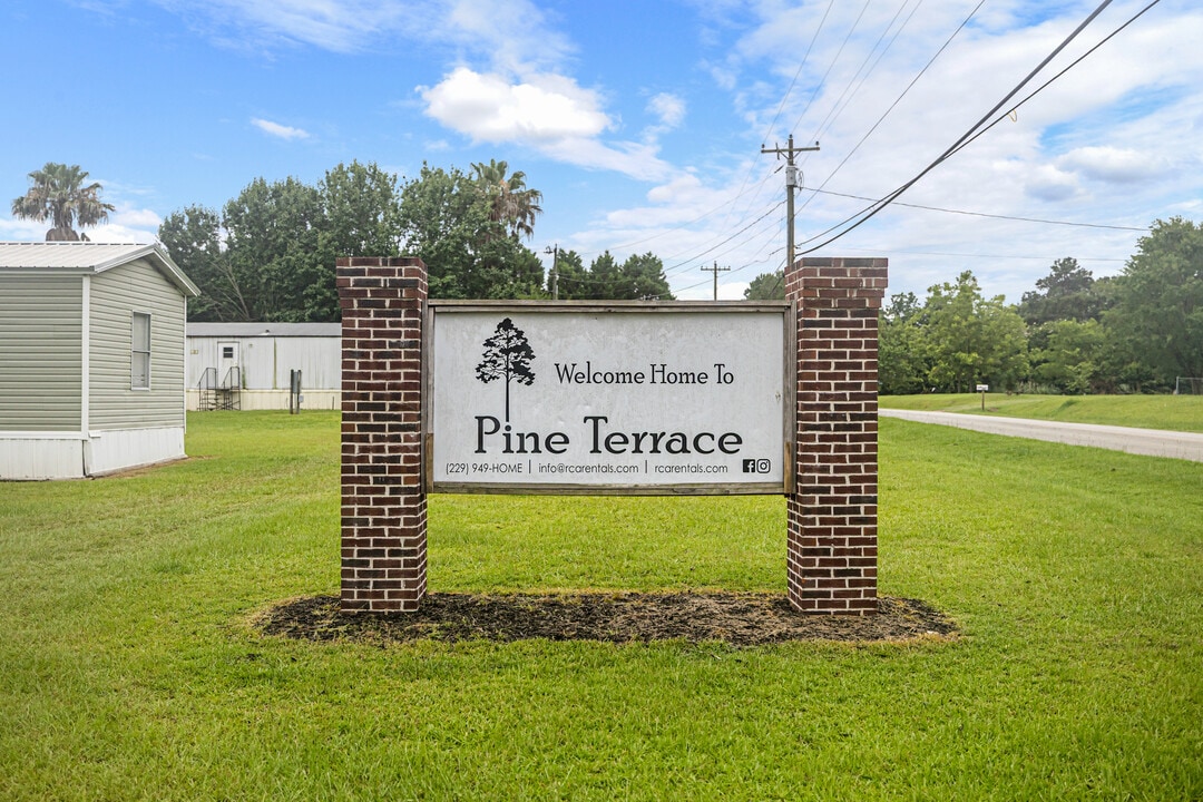 Pine Terrace in Cairo, GA - Building Photo