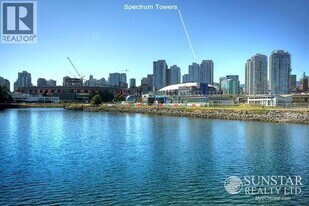 111 W Georgia St in Vancouver, BC - Building Photo