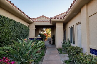 78 Kavenish Dr in Rancho Mirage, CA - Foto de edificio - Building Photo