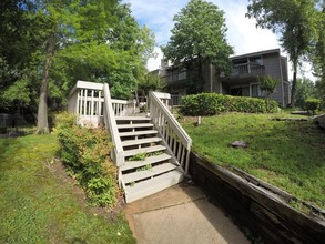 Oak Creek Apartments at Gilcrease in Tulsa, OK - Foto de edificio - Building Photo