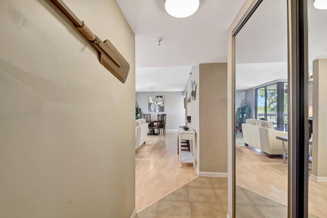 950 Lavers Cir in Delray Beach, FL - Building Photo