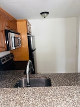 484 NW 165th St in Miami, FL - Building Photo - Building Photo