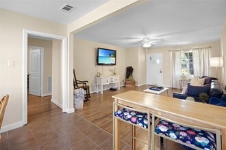 201 E Oak St in Deer Park, TX - Building Photo - Building Photo