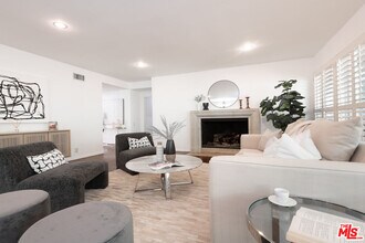 2559 Hutton Dr in Beverly Hills, CA - Building Photo - Building Photo