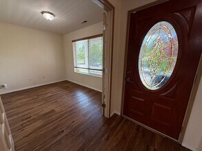 1710 Brown Ave in Dupont, WA - Foto de edificio - Building Photo