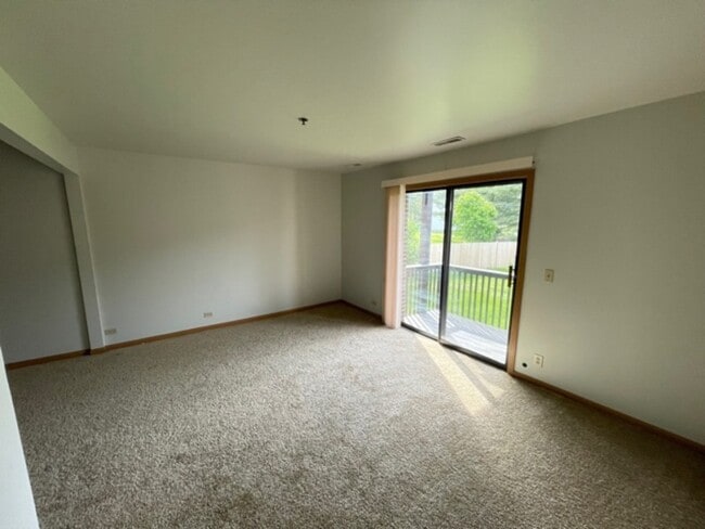 932 W Rollins Rd in Round Lake Heights, IL - Building Photo - Building Photo