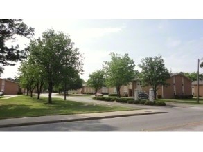 Poplar Square Apartments in Sumter, SC - Building Photo - Building Photo