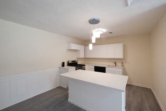 85 Delmoor Dr NW in Atlanta, GA - Building Photo - Building Photo