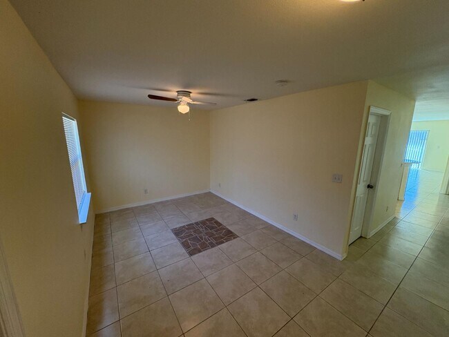 772 Holmes Ave in Lehigh Acres, FL - Building Photo - Building Photo