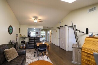 323 Knottwood Ct, Unit 1 in Sun City Center, FL - Building Photo - Building Photo