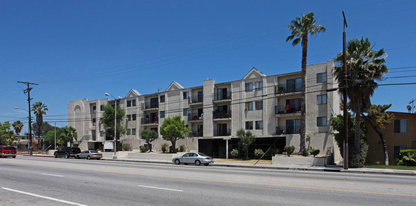 Laurel Apartments in North Hollywood, CA - Building Photo