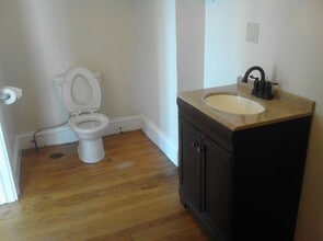 184 Thames St in Groton, CT - Foto de edificio - Building Photo